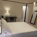 Gatto Bianco Duchessa לינה וארוחת בוקר