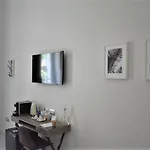 Gatto Bianco Duchessa 3* בארי